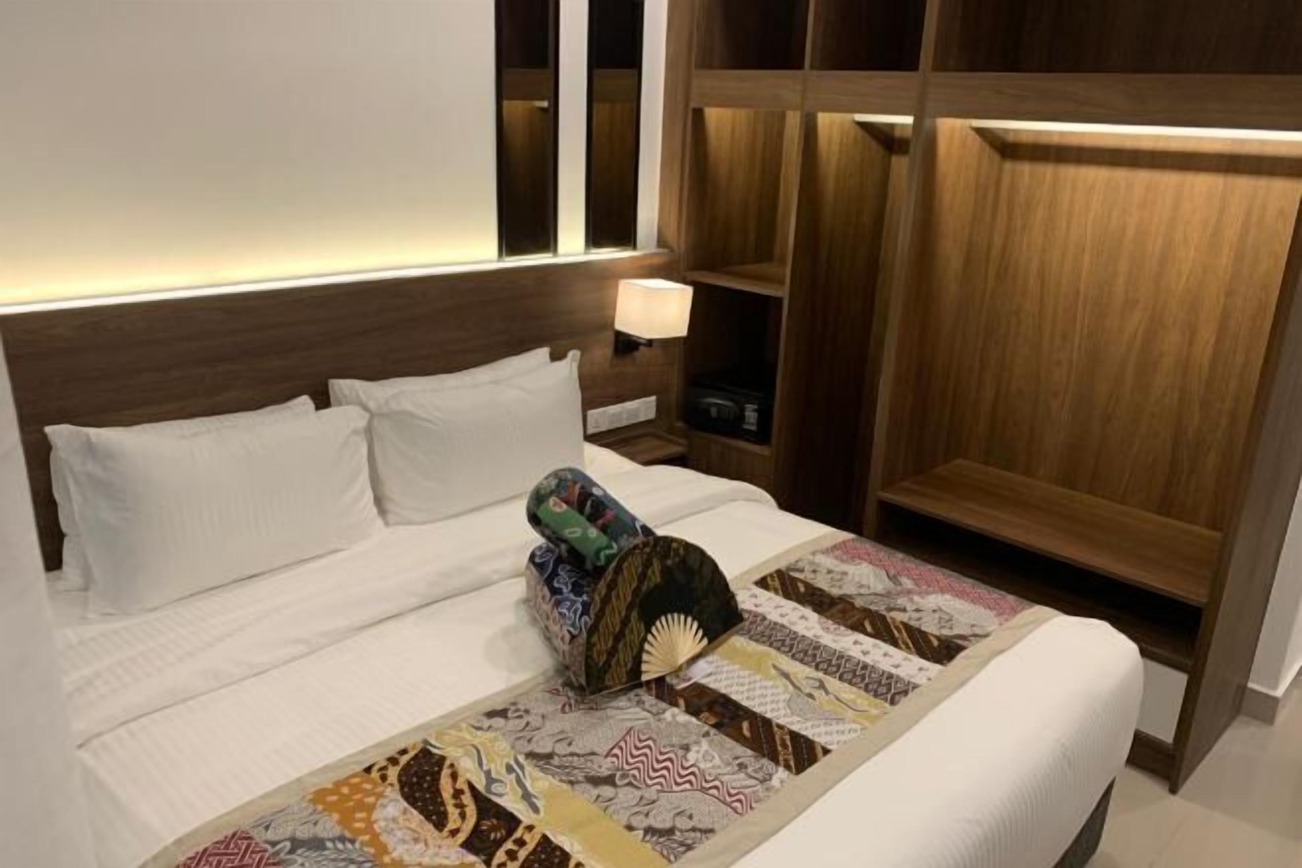 Down duvets, minibar, free WiFi, bed sheets