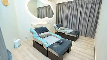 Sauna, steam room, massages