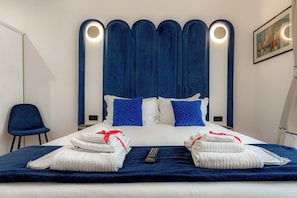 Deluxe tweepersoonskamer | Een kluis op de kamer, verduisterende gordijnen, geluiddichte muren