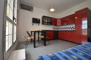 1 bedroom, internet, bed sheets, wheelchair access