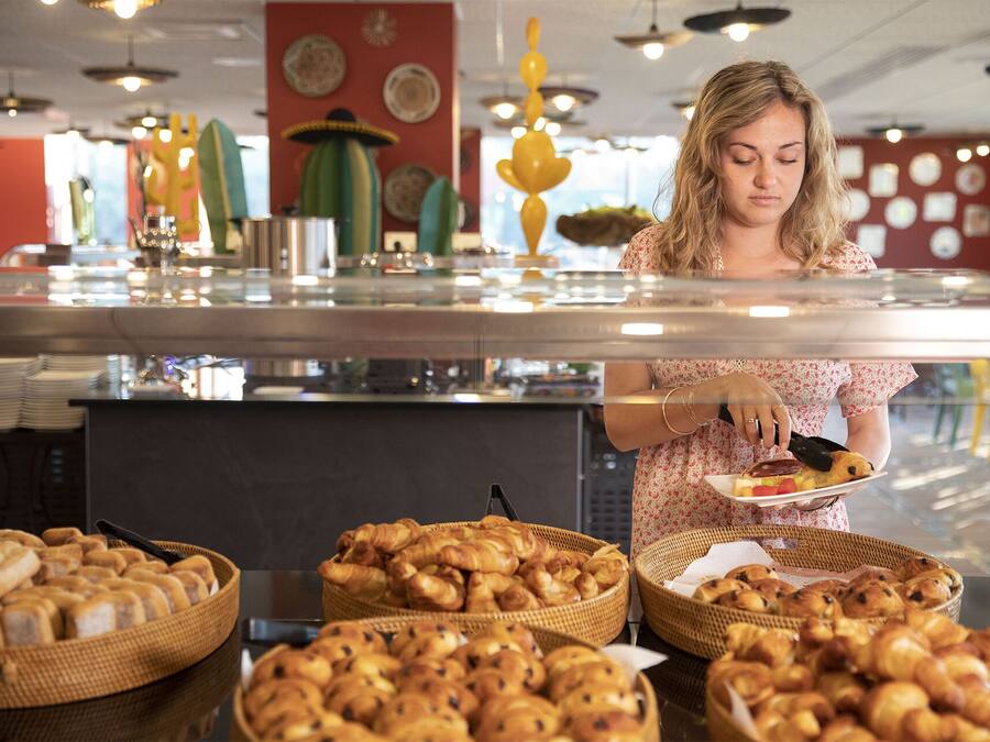 Daily buffet breakfast for a fee