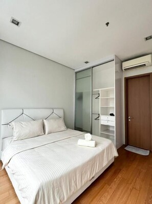 Family Apartment, 2 Bedrooms, Air conditioning, City View | 2 bedrooms, desk, laptop workspace, blackout drapes - SOHO Suites KLCC (Kuala Lumpur)