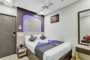 Deluxe Double Room | Desk, laptop workspace, blackout drapes, soundproofing - The K11 Golden Gate (Chennai)