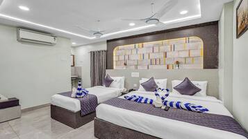 Family Quadruple Room, City View | Air conditioning