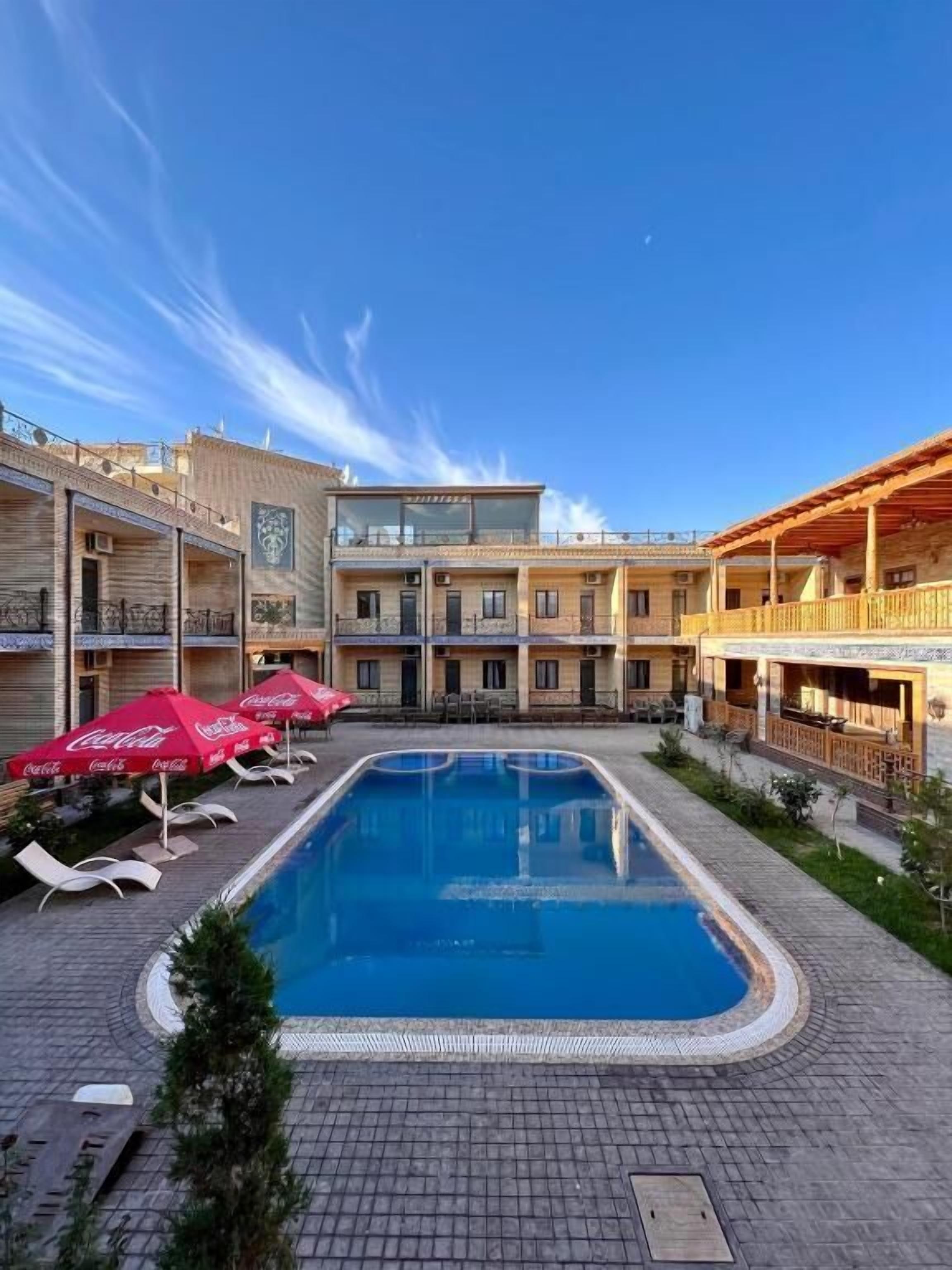 Een seizoensgebonden buitenzwembad