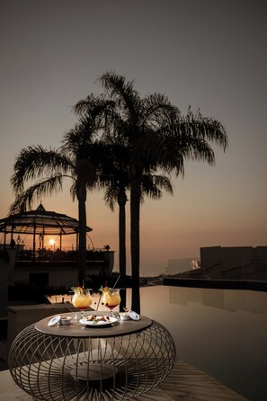 Piscine couverte, piscine extérieure (ouverte en saison)