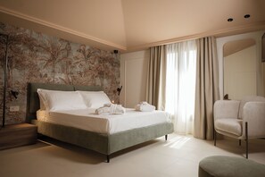 SHANI. ASMAR. MOLLAR. | Allergikerbettwaren, Schreibtisch, kostenloses WLAN, Bettwäsche