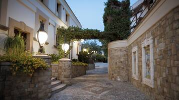 Fassade der Unterkunft â Abend/Nacht