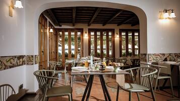 Tägliches inbegriffenes Frühstücksbuffet