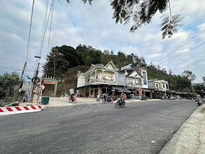 Front of property - Tien Minh Hotel (Tan Uyen)