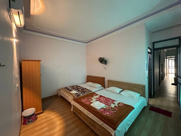 Chambre Standard Double ou avec lits jumeaux, balcon, vue montagne