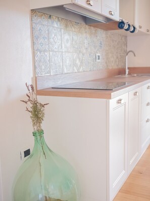 Fridge, stovetop, coffee/tea maker, cookware/dishes/utensils