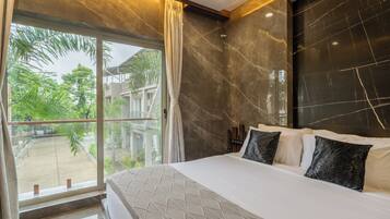 Cortinas blackout, tabla de planchar con plancha y wifi gratis