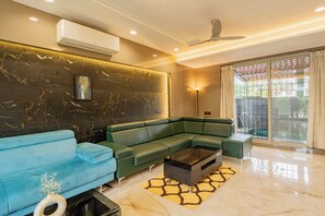 Familienzimmer, Balkon, Stadtblick | Wohnzimmer