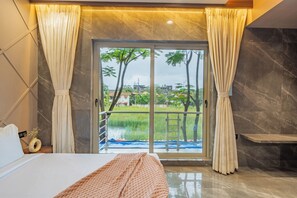 Cortinas blackout, tabla de planchar con plancha y wifi gratis