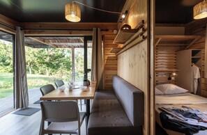 Comfort-Chalet | Wohnbereich | Tischfußball, Tischtennisplatte