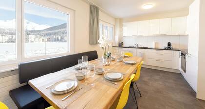 Modern Apartment, Near to Skiing Scenic Lake Views