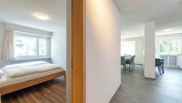 3 bedrooms, iron/ironing board, WiFi, bed sheets