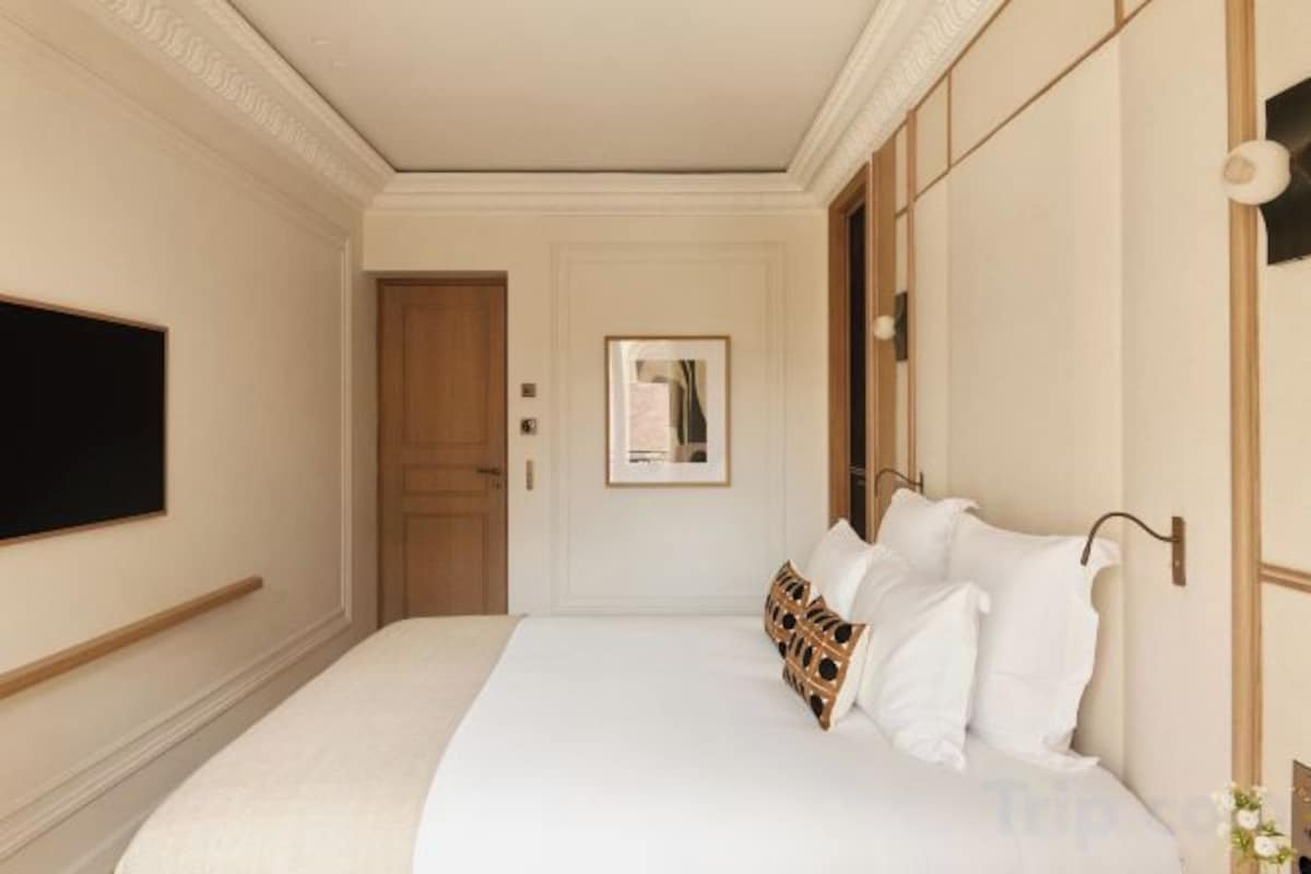 Premium bedding, pillowtop beds, in-room safe, laptop workspace