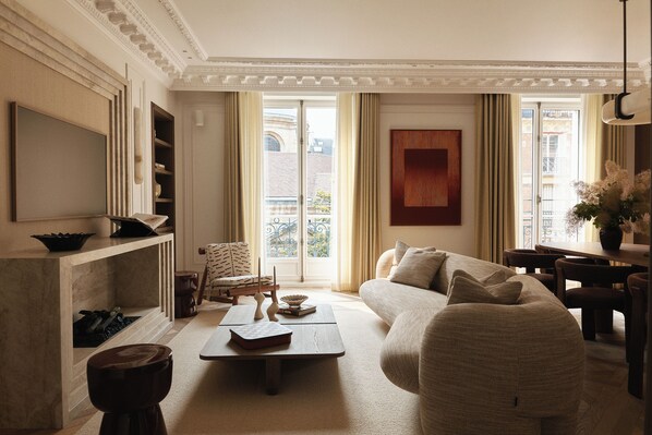 Exclusive Apartment, 2 Bedrooms | Living area