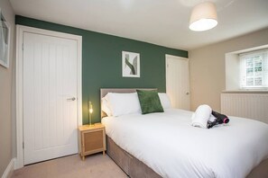 2 habitaciones, escritorio, tabla de planchar con plancha y wifi gratis