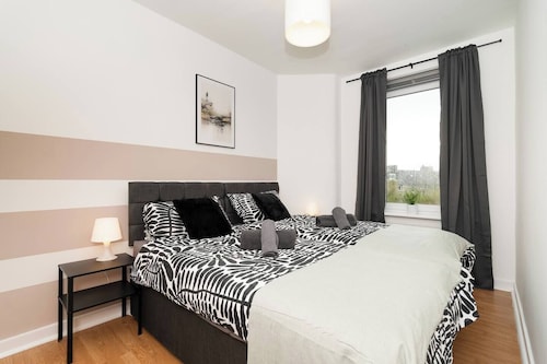 The Milton | Dunfermline | Parking  Free Wfi