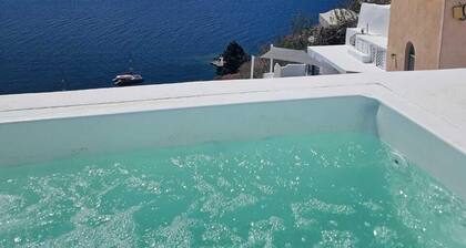 Phaos Oia Suites
