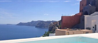 Phaos Oia Suites