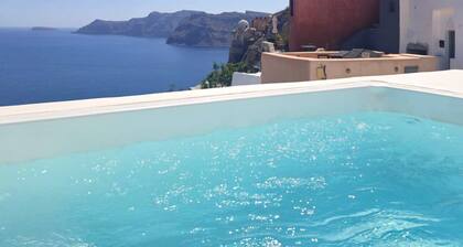 Phaos Oia Suites