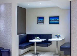 Apartment | Dining - Luxury City View Apartment in London (London)