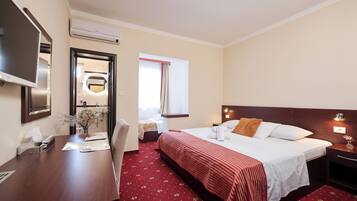 Classic Triple Room, 1 Bedroom | Soundproofing, free WiFi