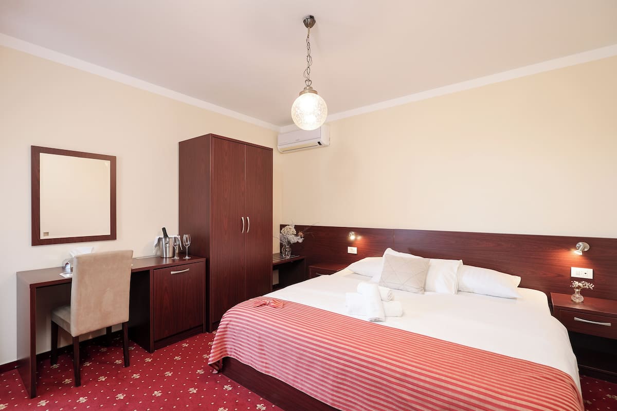 Kamar Klasik, 1 kamar tidur, pemandangan laut terbatas | Kedap suara dan Wi-Fi gratis