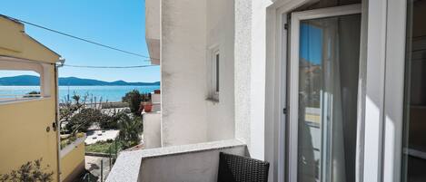 Klassieke kamer, 1 slaapkamer, gedeeltelijk uitzicht op zee | Terras