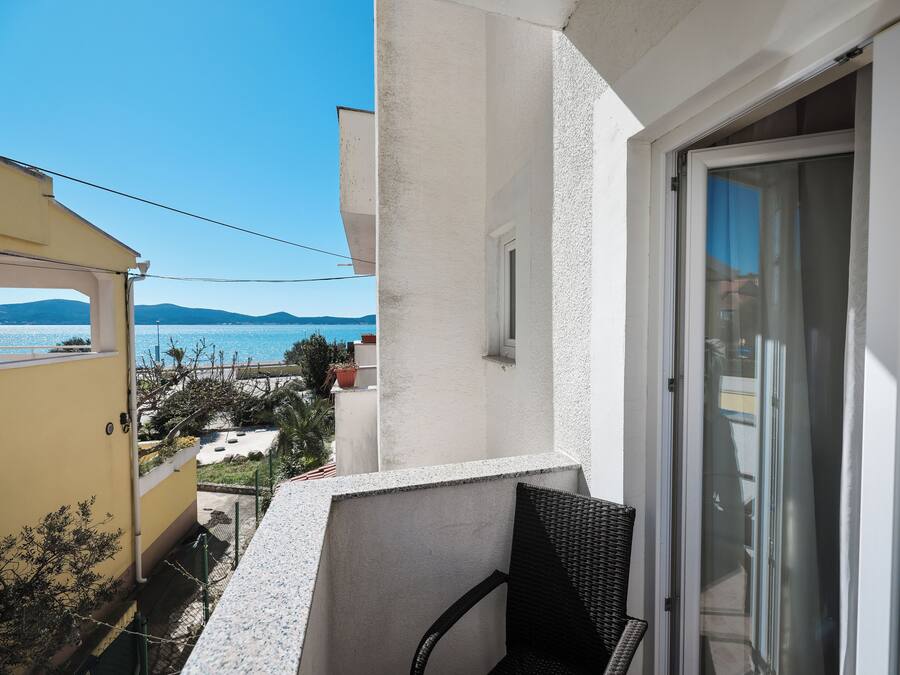 Habitación clásica, 1 habitación, vistas parciales al mar | Terraza o patio