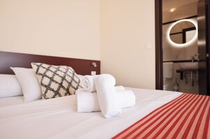Classic Double Room, Balcony, Sea View | Soundproofing, free WiFi