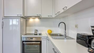 Kühlschrank, Ofen, Herdplatte, Geschirrspüler