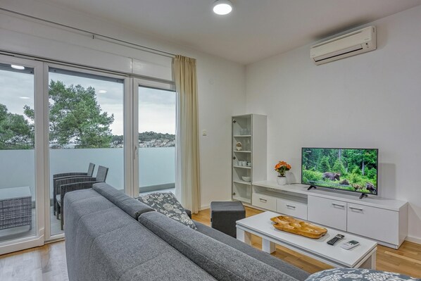Standard Apartment, Multiple Bedrooms (Cikat Bay Modern Apartment) | Living area | 21-inch Smart TV with cable channels