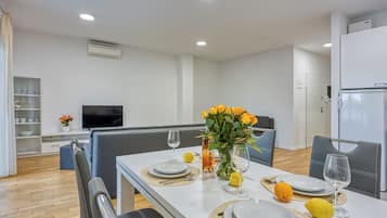 Standard Apartment, Multiple Bedrooms (Cikat Bay Modern Apartment) | Dining