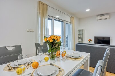 Cikat Bay Modern Apartment