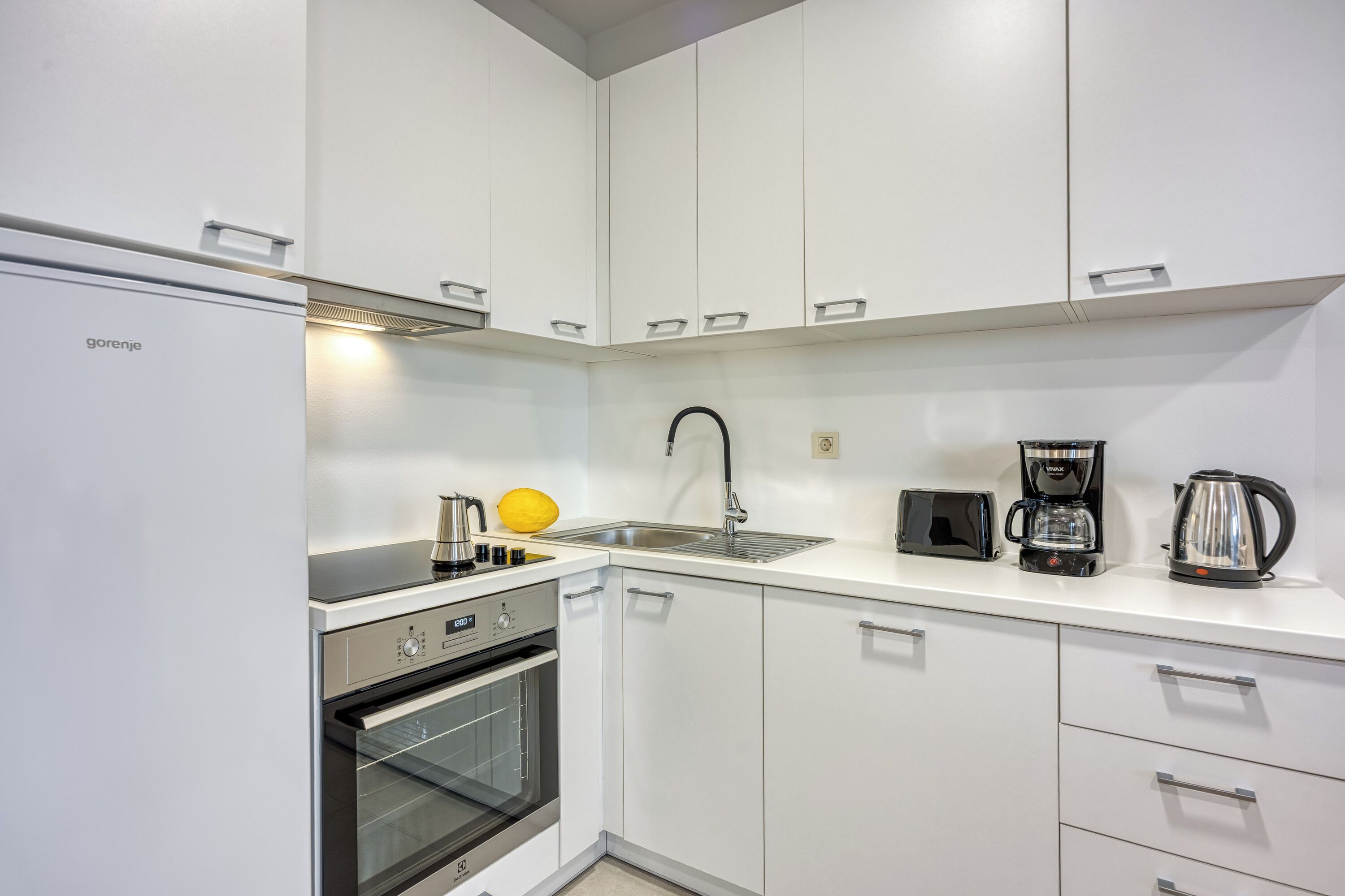 Geladeira, fogão, cooktop, lava-louças