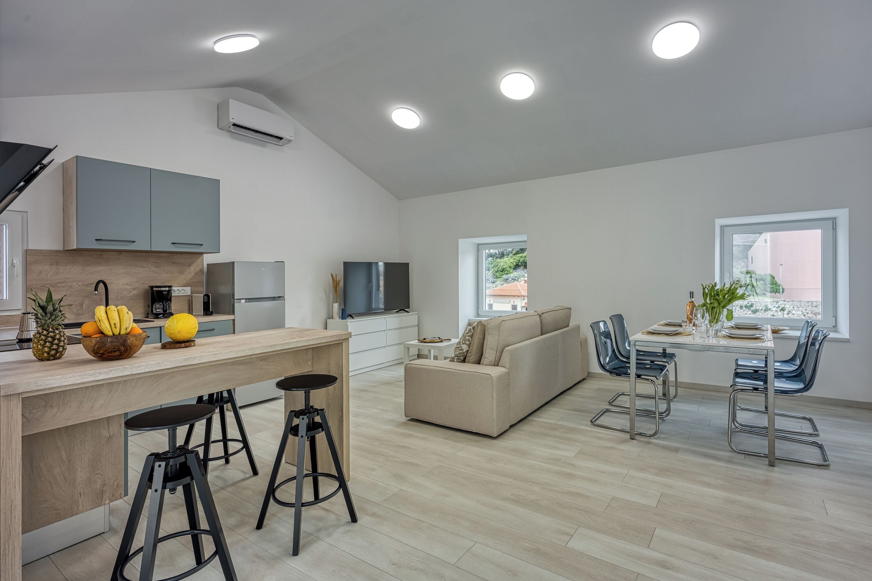 Family Apartment, Multiple Bedrooms, Sea Facing (The View Apartment Veli Lošinj) | Living area | 21-inch Smart TV with cable channels