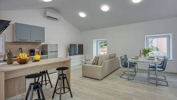 Family Apartment, Multiple Bedrooms, Sea Facing (The View Apartment Veli Lošinj) | Living area | 21-inch Smart TV with cable channels
