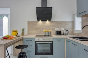 Családi apartman, több hálószobával, tengerre néző (The View Apartment Veli Lošinj) | Privát konyha | Hűtőszekrény, sütő, főzőlap és mosogatógép