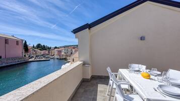 Family Apartment, Multiple Bedrooms, Sea Facing (The View Apartment Veli Lošinj) | Outdoor dining