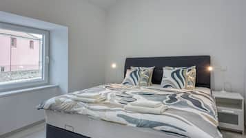 2 bedrooms, iron/ironing board, free WiFi, bed sheets