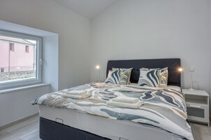 2 dormitorios, tabla de planchar con plancha, wifi gratis y ropa de cama