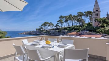 Family Apartment, Multiple Bedrooms, Sea Facing (The View Apartment Veli Lošinj) | Outdoor dining