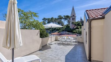 Family Apartment, Multiple Bedrooms, Sea Facing (The View Apartment Veli Lošinj) | Outdoor dining