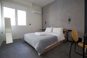 1 dormitorio, tabla de planchar con plancha, wifi y ropa de cama