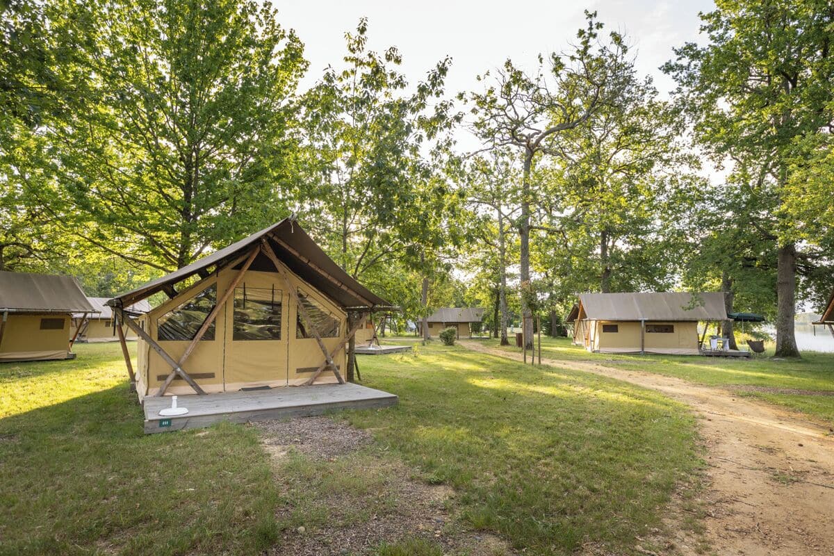 Tent (Tente Canadienne) | Terrace/patio